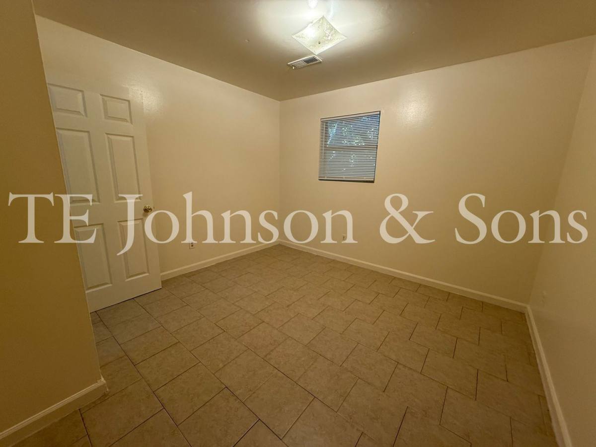 Apartment for rent at 1606 Oak Croft Dr #D, Winston Salem, NC 27107