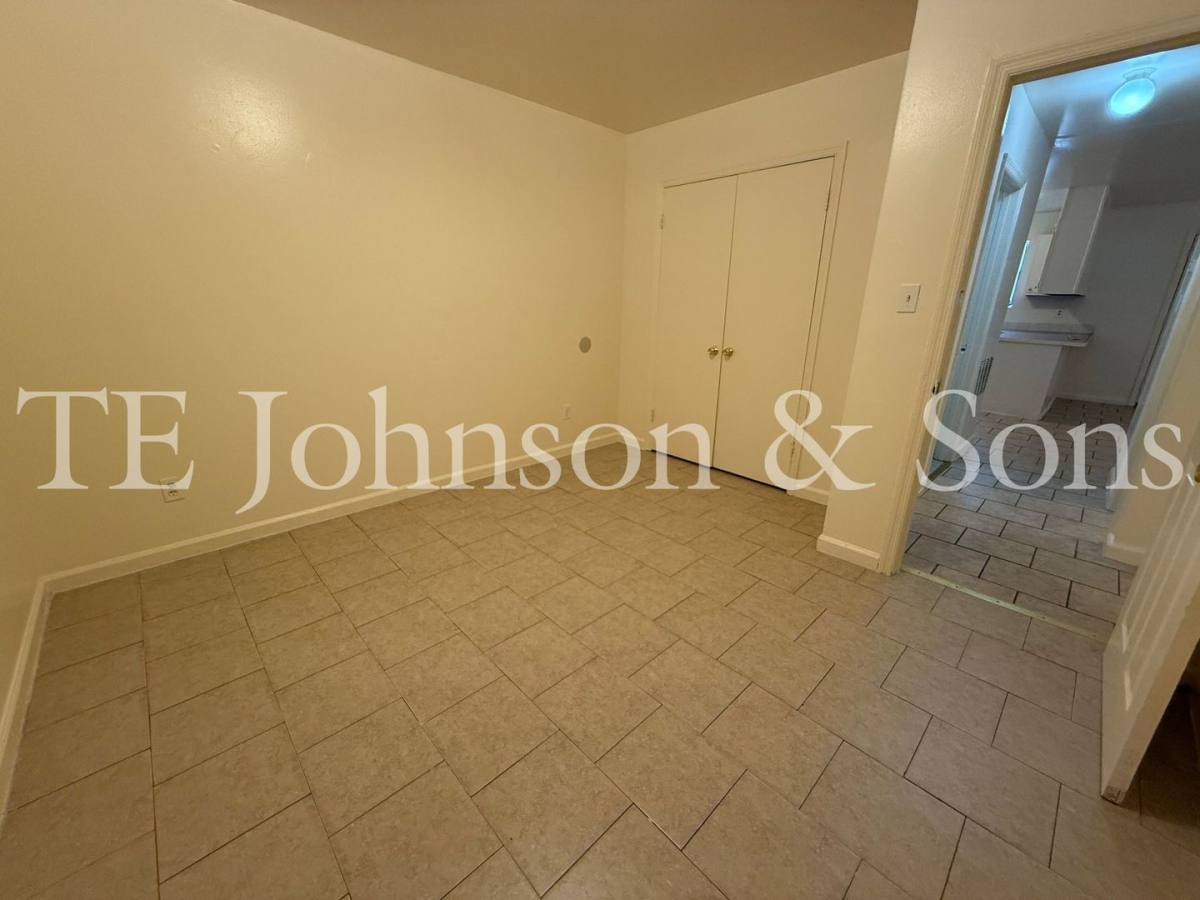 Apartment for rent at 1606 Oak Croft Dr #D, Winston Salem, NC 27107