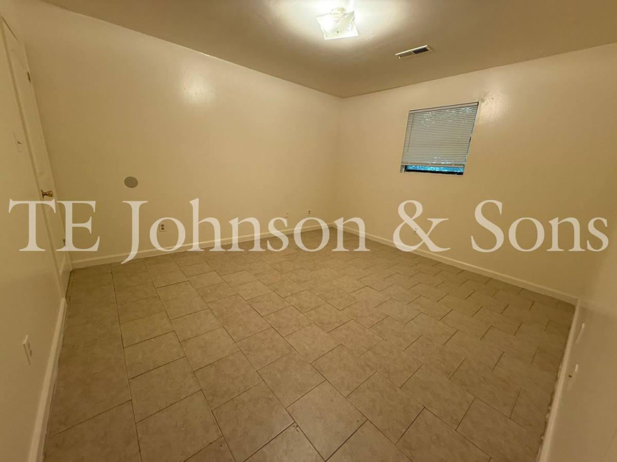 Apartment for rent at 1606 Oak Croft Dr #D, Winston Salem, NC 27107