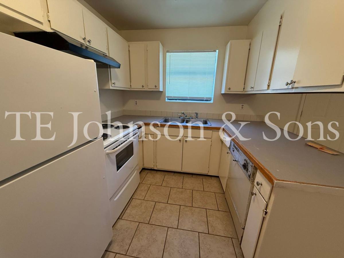 Apartment for rent at 1606 Oak Croft Dr #D, Winston Salem, NC 27107