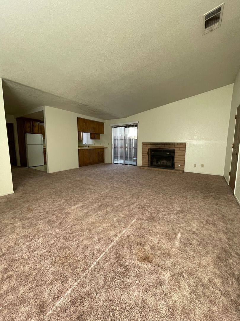 Townhouse for rent at 616 W Yosemite, Merced, CA 95340