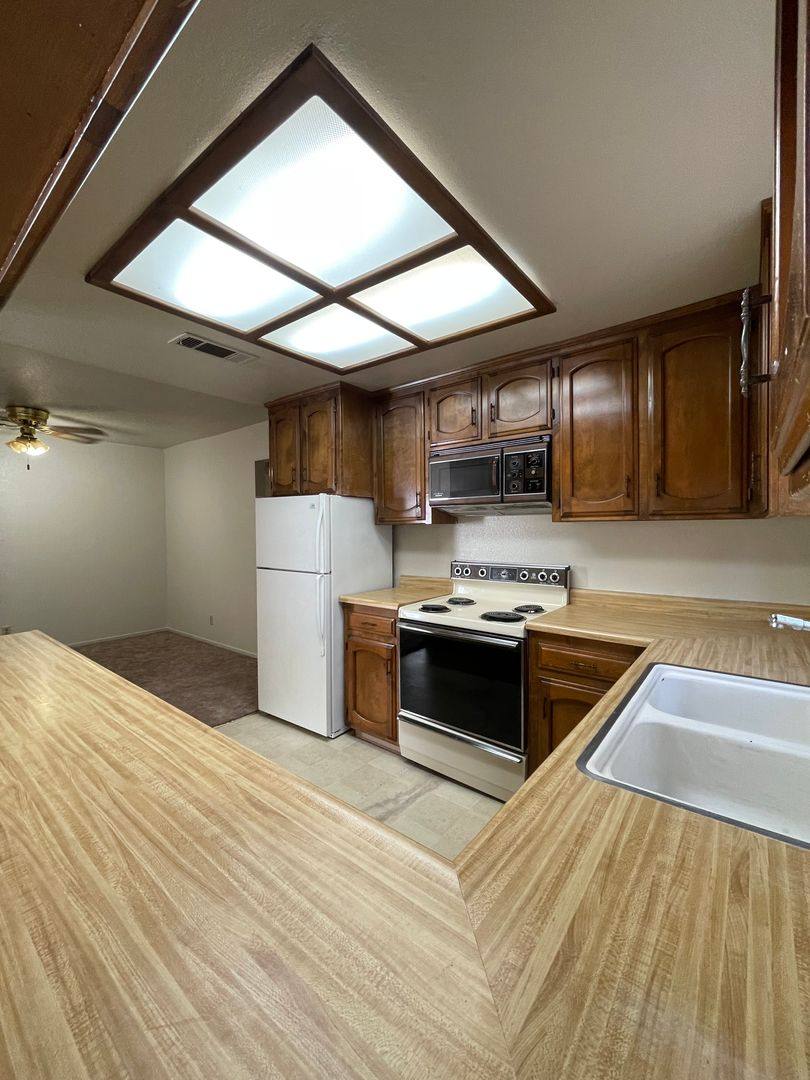 Townhouse for rent at 616 W Yosemite, Merced, CA 95340