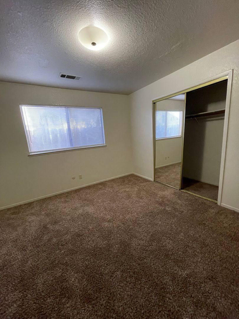 Townhouse for rent at 616 W Yosemite, Merced, CA 95340