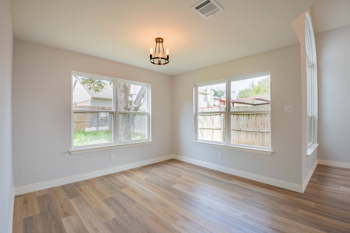 House for rent at 2318 Bennington Dr, Arlington, TX 76018