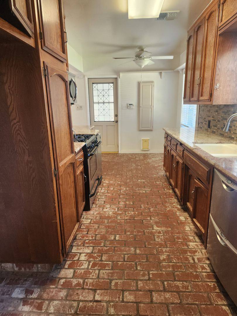 House for rent at 1309 Telegraph Ave, Bakersfield, CA 93305