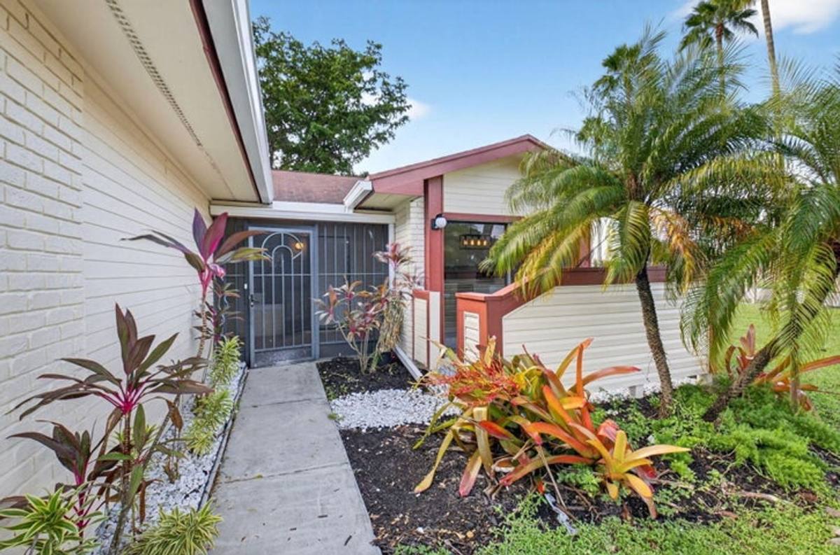 House for rent at 29 Fawlkland Circle, Boynton Beach, FL 33426