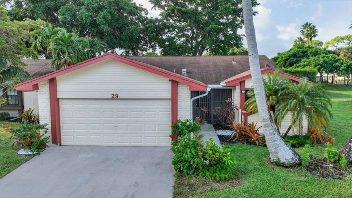 House for rent at 29 Fawlkland Circle, Boynton Beach, FL 33426
