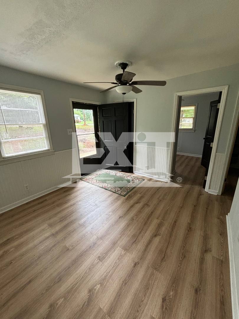 House for rent at 406 Hawthorne Dr, Bracey, VA 23919