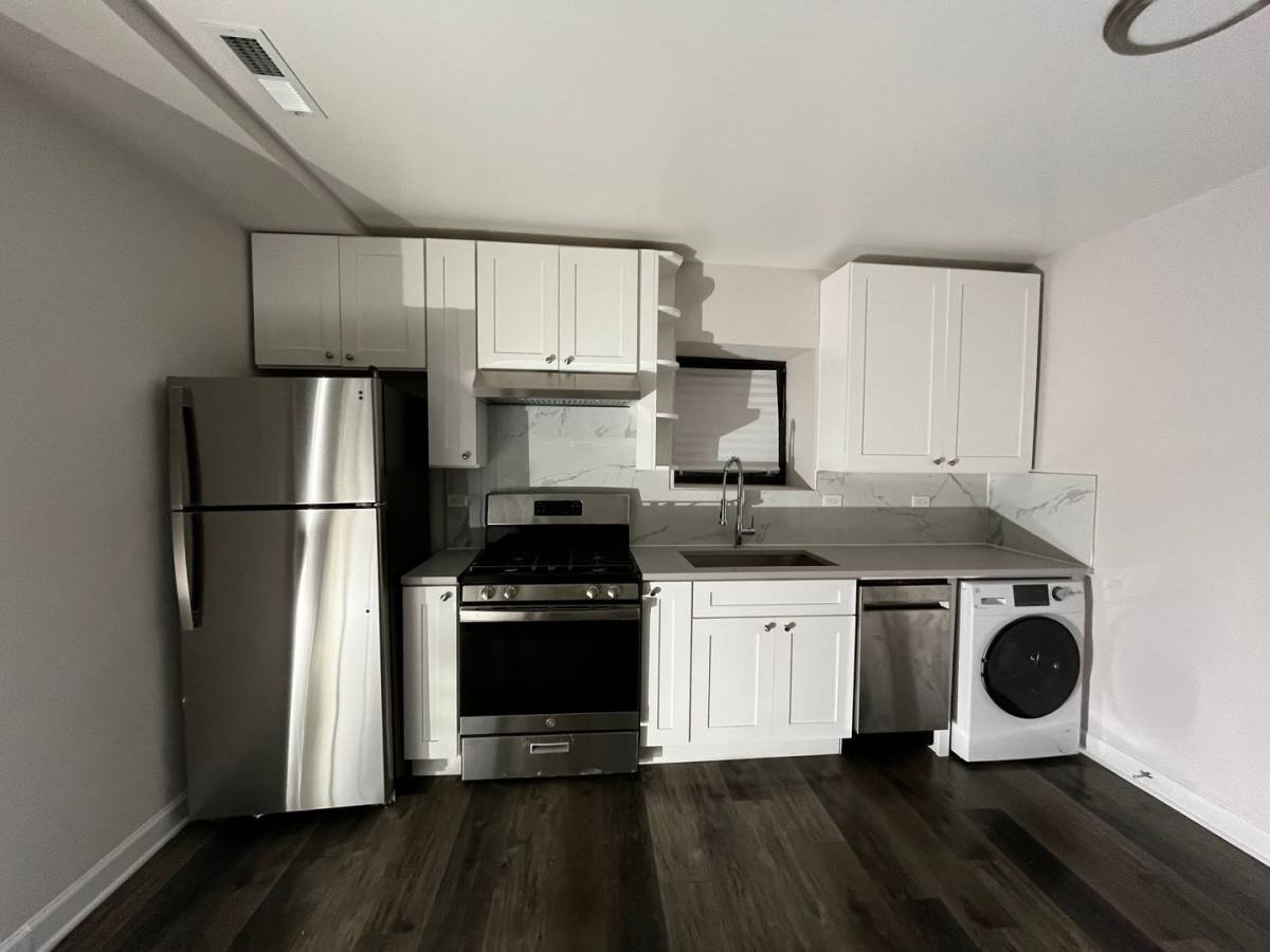 Apartment for rent at 1328 W 18th Place, Chicago, IL 60608