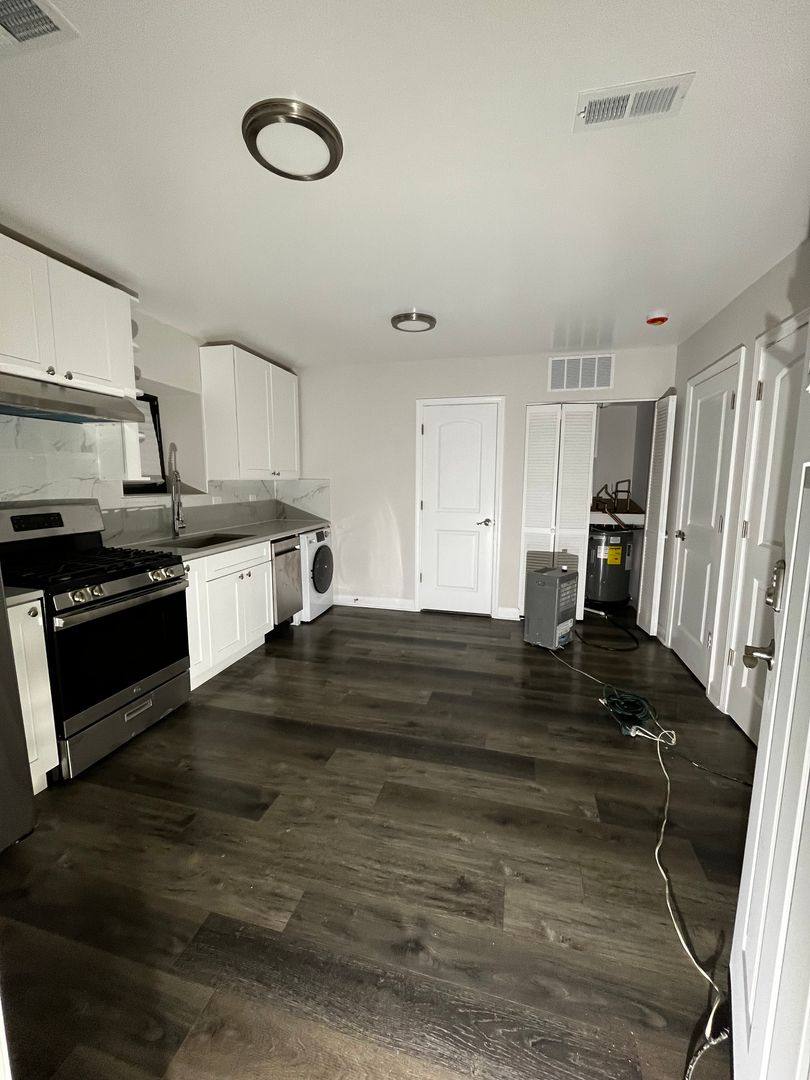 Apartment for rent at 1328 W 18th Place, Chicago, IL 60608
