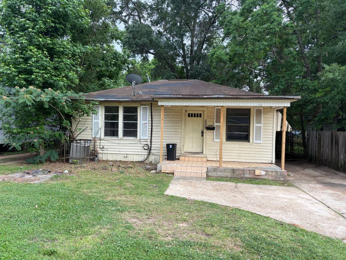 House for rent at 2531 Drexel St, Shreveport, LA 71108