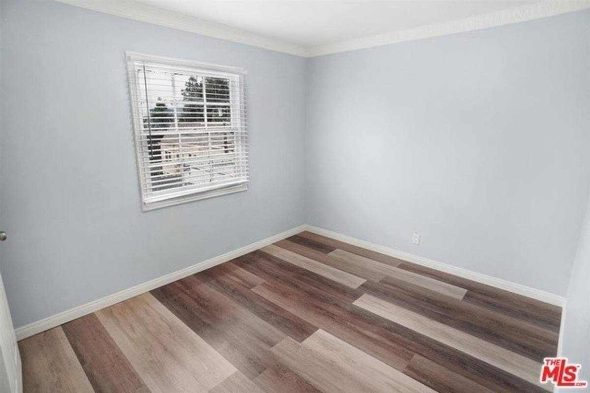 Apartment for rent at 115 N Catalina St, Los Angeles, CA 90004