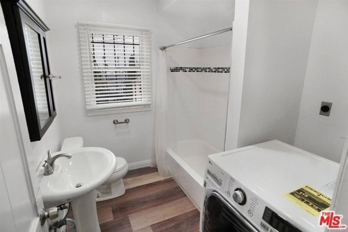 Apartment for rent at 115 N Catalina St, Los Angeles, CA 90004