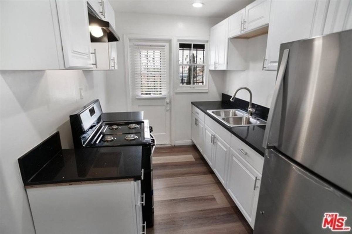 Apartment for rent at 115 N Catalina St, Los Angeles, CA 90004