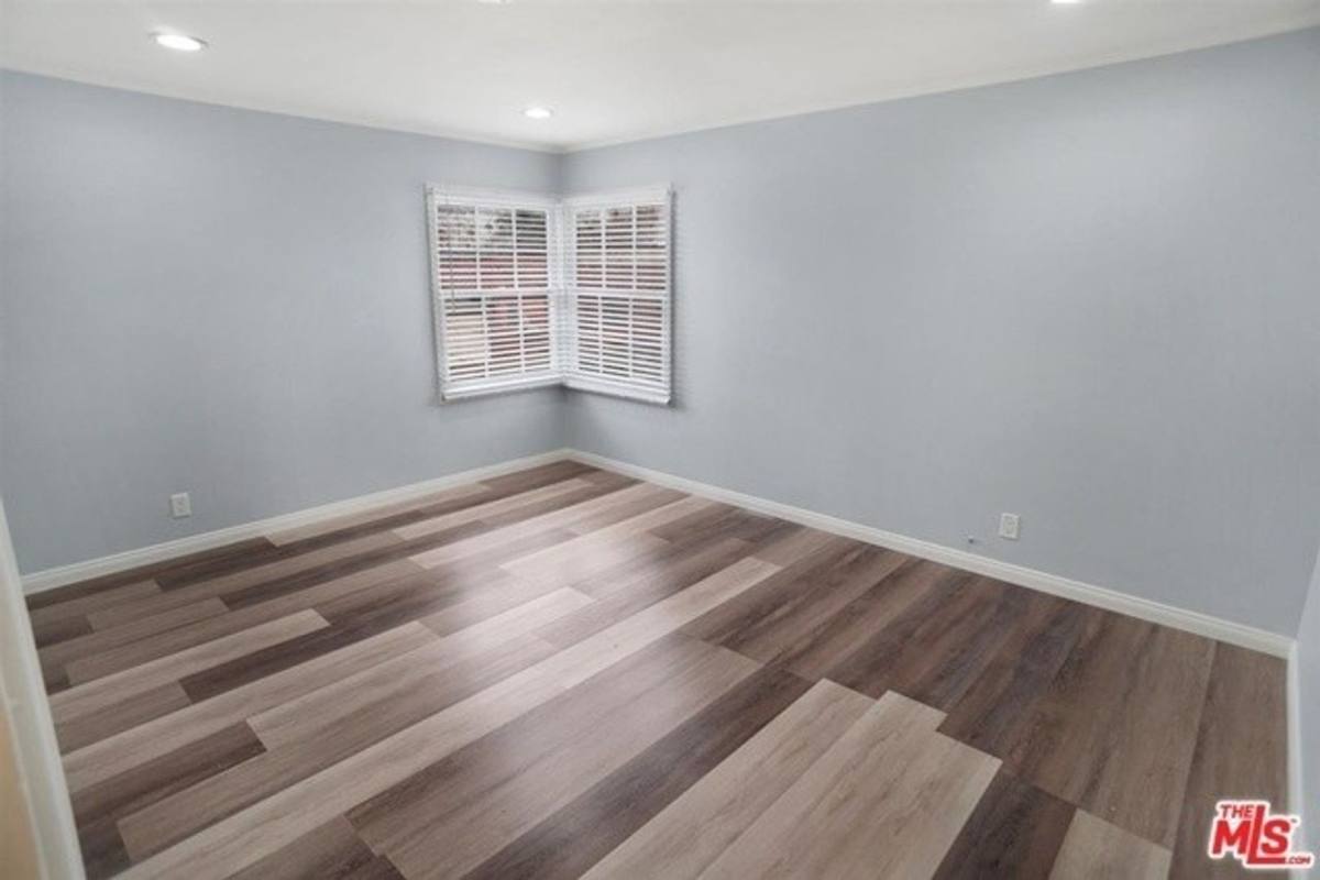 Apartment for rent at 115 N Catalina St, Los Angeles, CA 90004