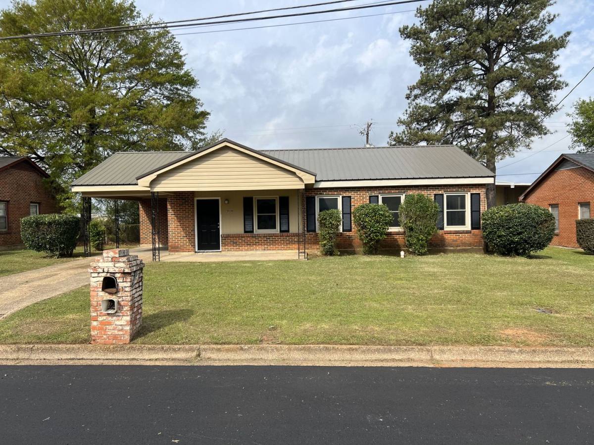 House for rent at 1018 42nd Ave, Tuscaloosa, AL 35401