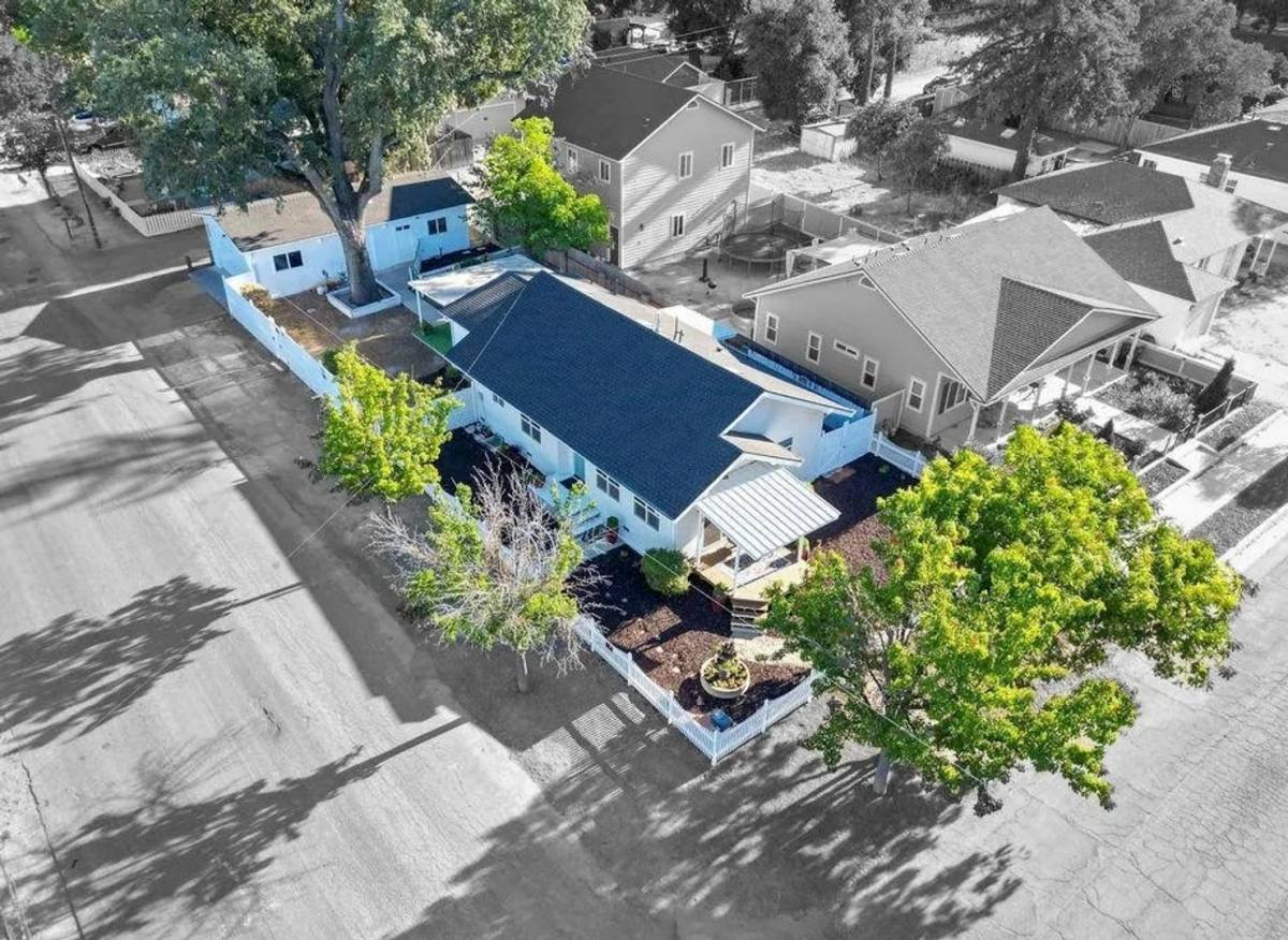 Townhouse for rent at 246 16th St, Paso Robles, CA 93446