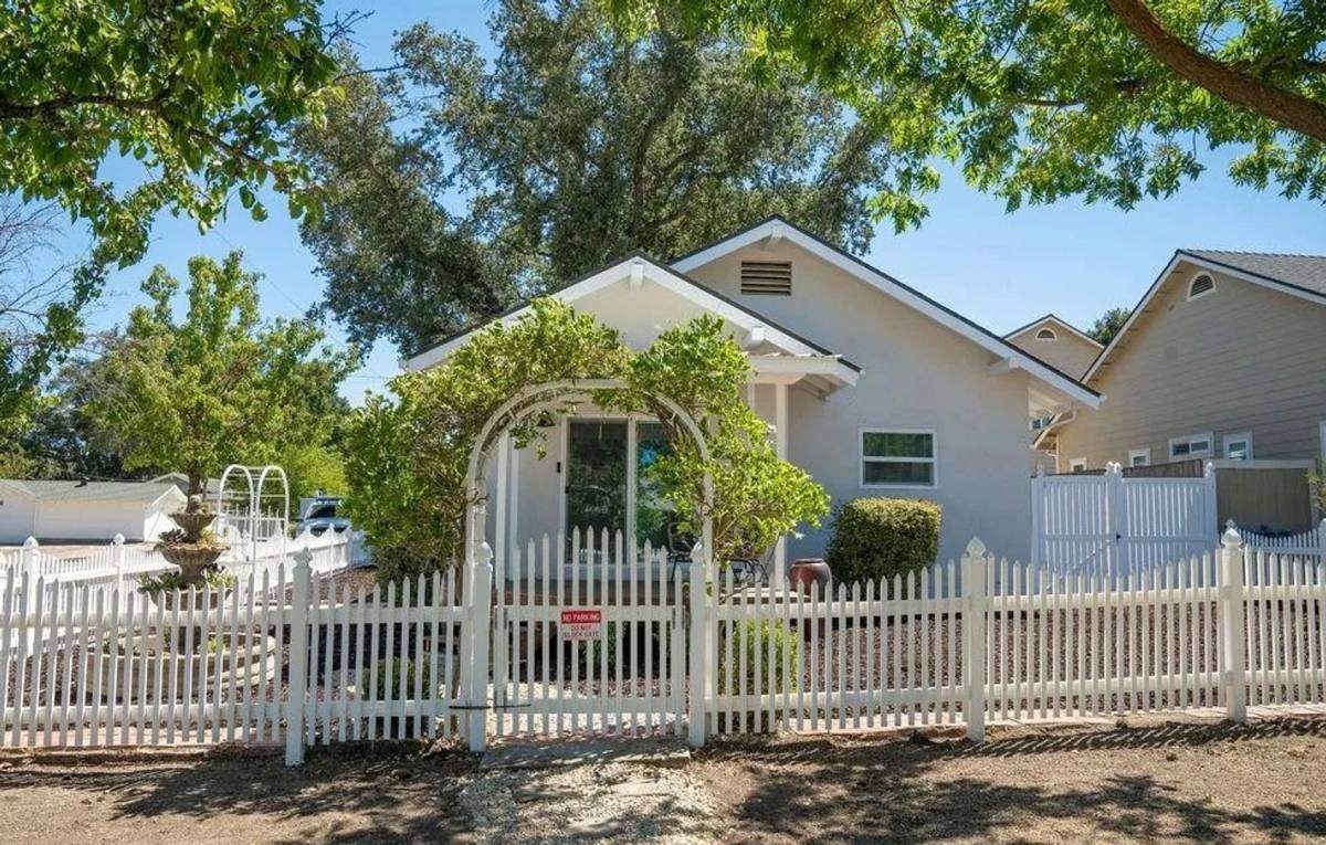 Townhouse for rent at 246 16th St, Paso Robles, CA 93446