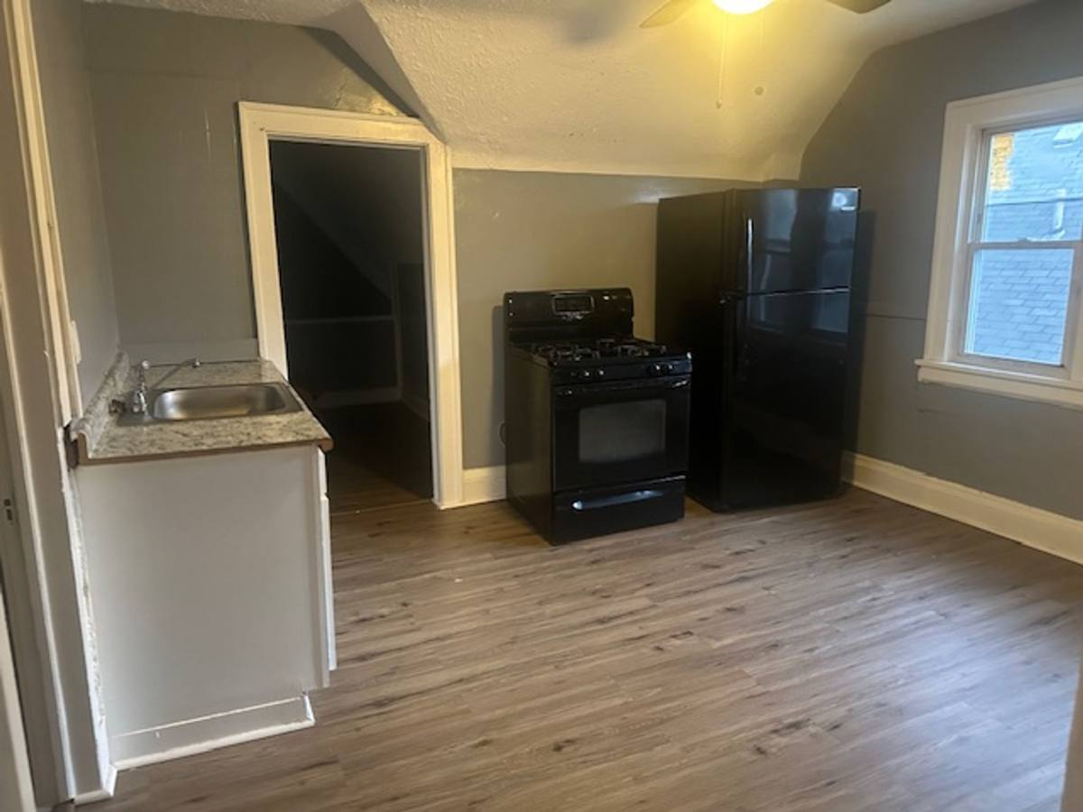 Apartment for rent at 11309 Parkview, Cleveland, OH 44104
