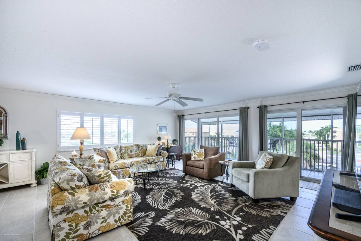 Apartment for rent at 1477 Park Beach Circle, Punta Gorda, FL 33950
