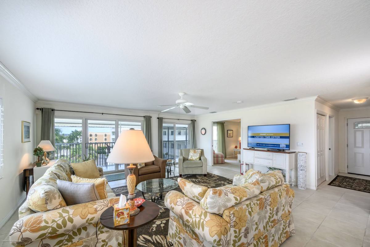 Apartment for rent at 1477 Park Beach Circle, Punta Gorda, FL 33950