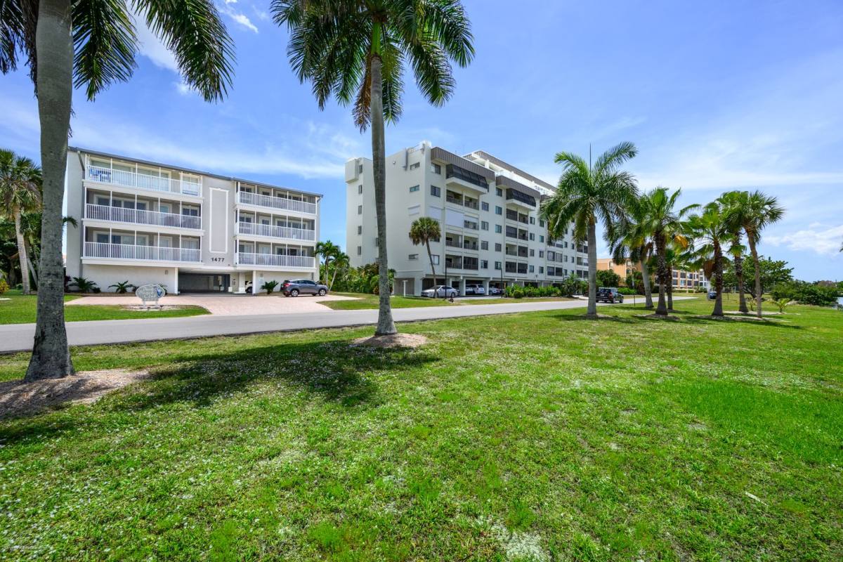 Apartment for rent at 1477 Park Beach Circle, Punta Gorda, FL 33950