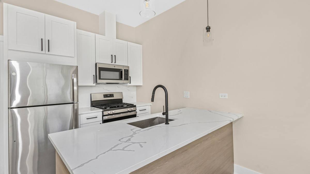 Apartment for rent at 1218 W Lexington St, Chicago, IL 60607