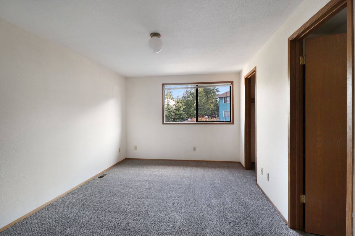 Townhouse for rent at 1025 SW Kaleeton Lp, Oak Harbor, WA 98277