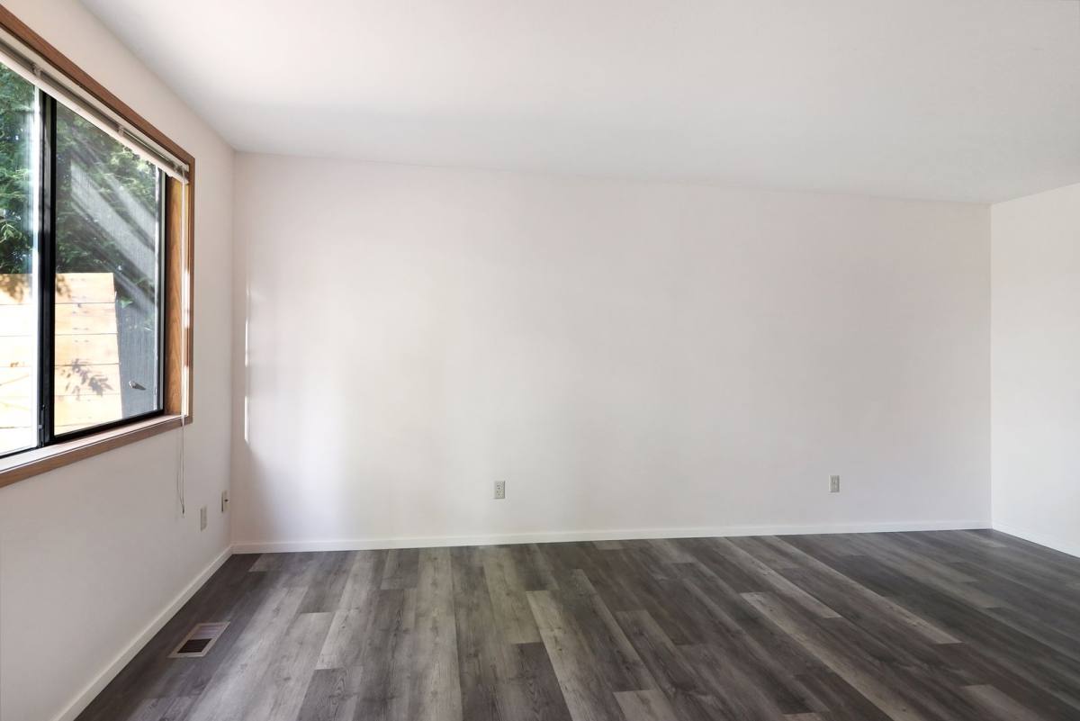 Townhouse for rent at 1025 SW Kaleeton Lp, Oak Harbor, WA 98277
