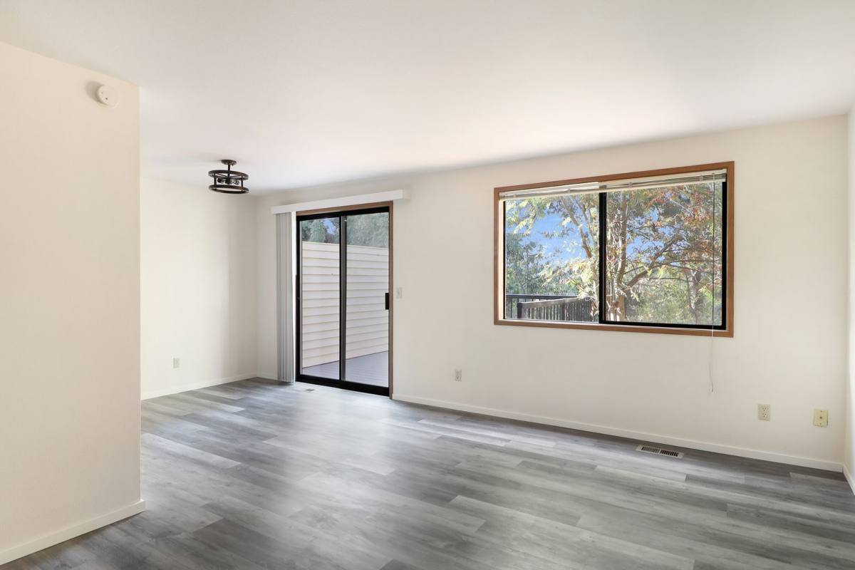 Townhouse for rent at 1025 SW Kaleeton Lp, Oak Harbor, WA 98277