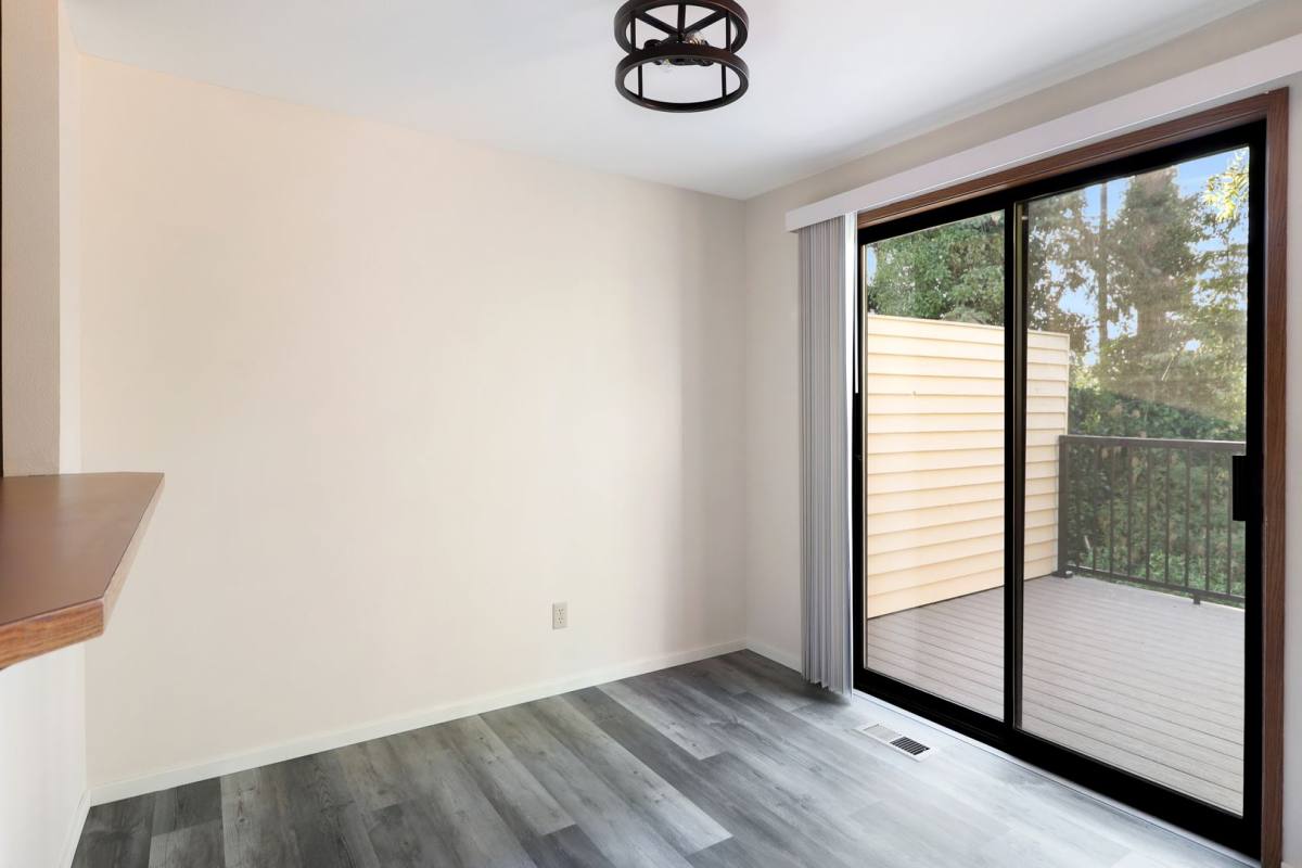 Townhouse for rent at 1025 SW Kaleeton Lp, Oak Harbor, WA 98277