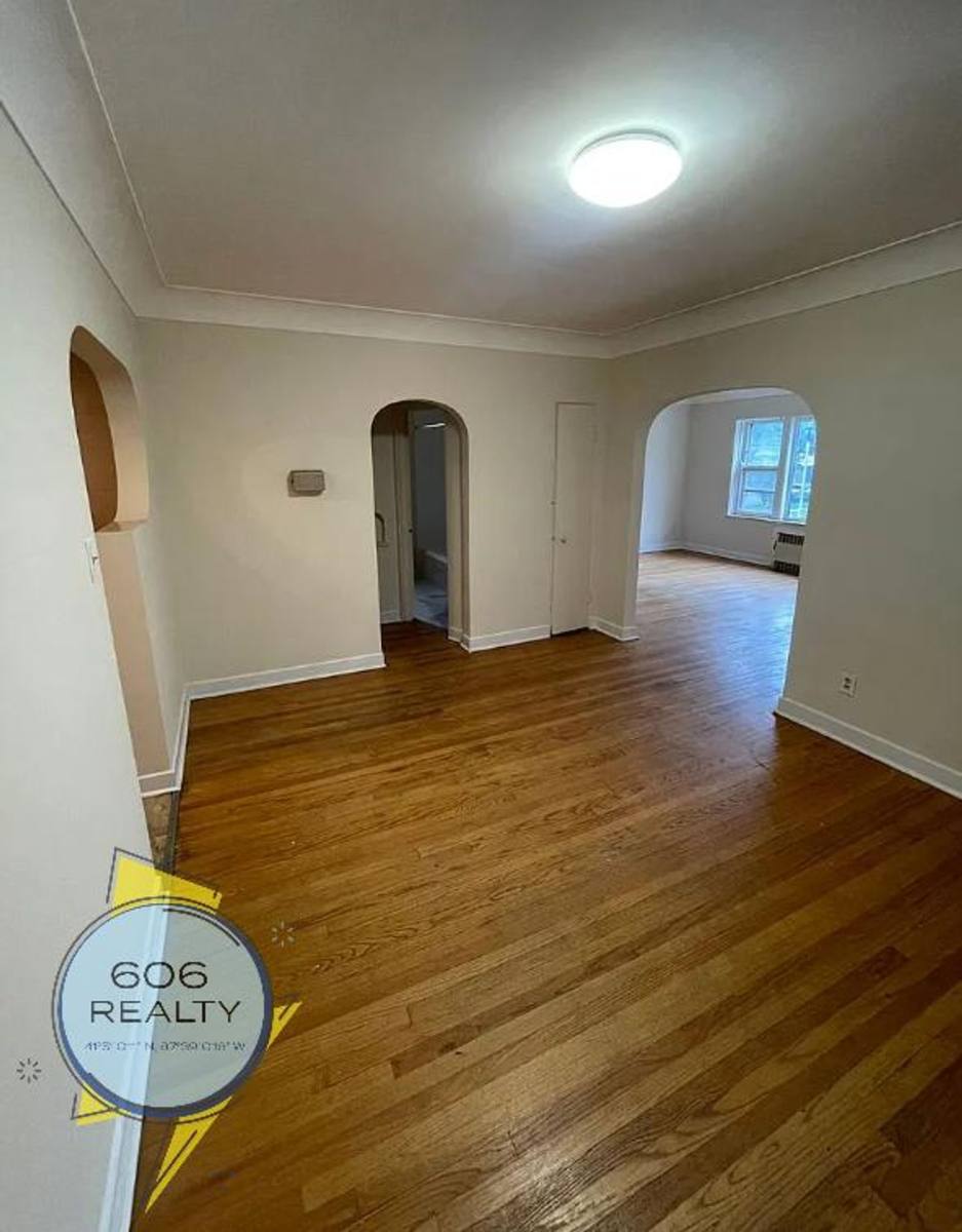 Apartment for rent at 1645 Gunderson Ave, Berwyn, IL 60402