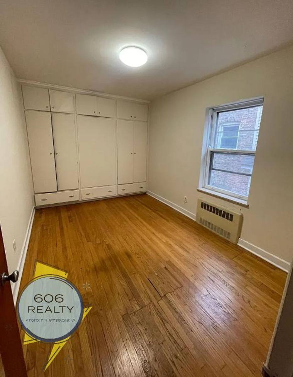 Apartment for rent at 1645 Gunderson Ave, Berwyn, IL 60402