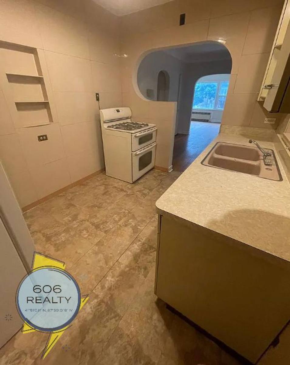 Apartment for rent at 1645 Gunderson Ave, Berwyn, IL 60402