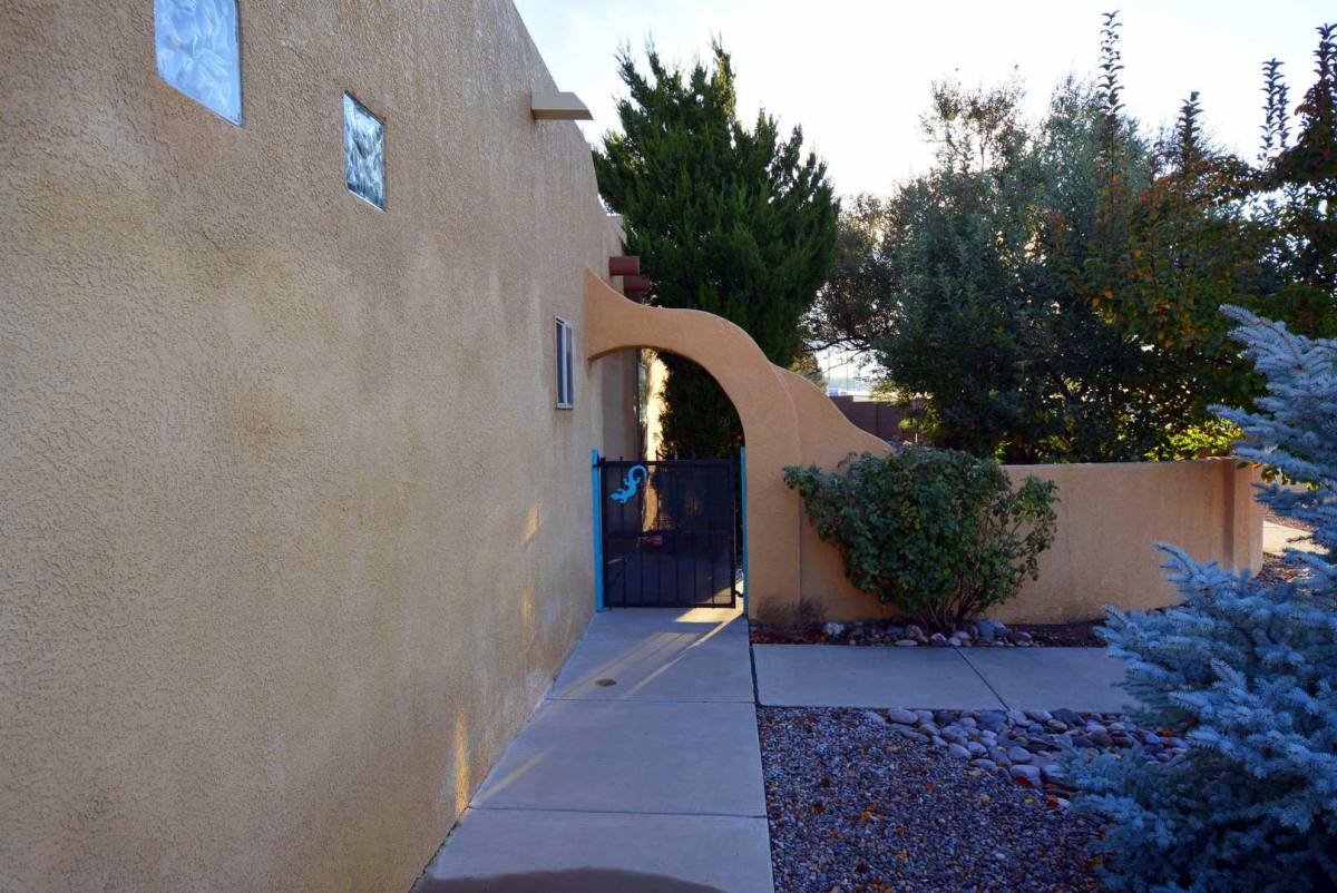 House for rent at 10133 Irbid Rd NE, Albuquerque, NM 87122