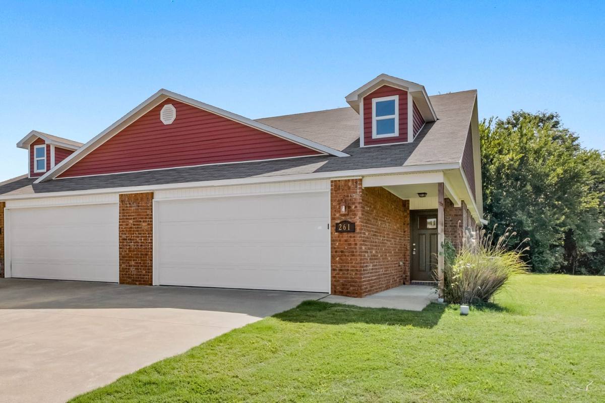 Townhouse for rent at 265 E Anabranch Court #261, Farmington, AR 72730