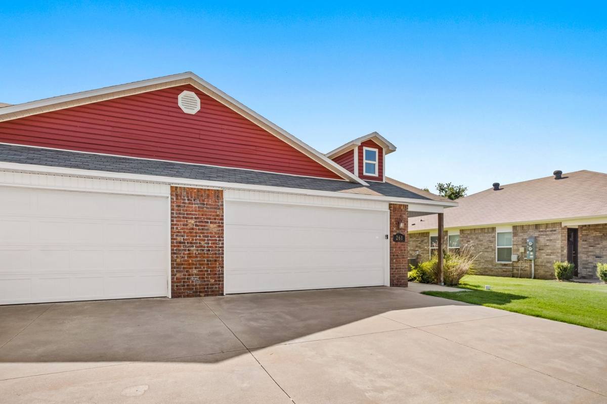 Townhouse for rent at 265 E Anabranch Court #261, Farmington, AR 72730