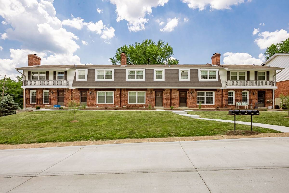 Townhouse for rent at 502-510 Broadmoor Dr, Chesterfield, MO 63017