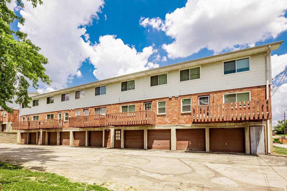 Townhouse for rent at 502-510 Broadmoor Dr, Chesterfield, MO 63017