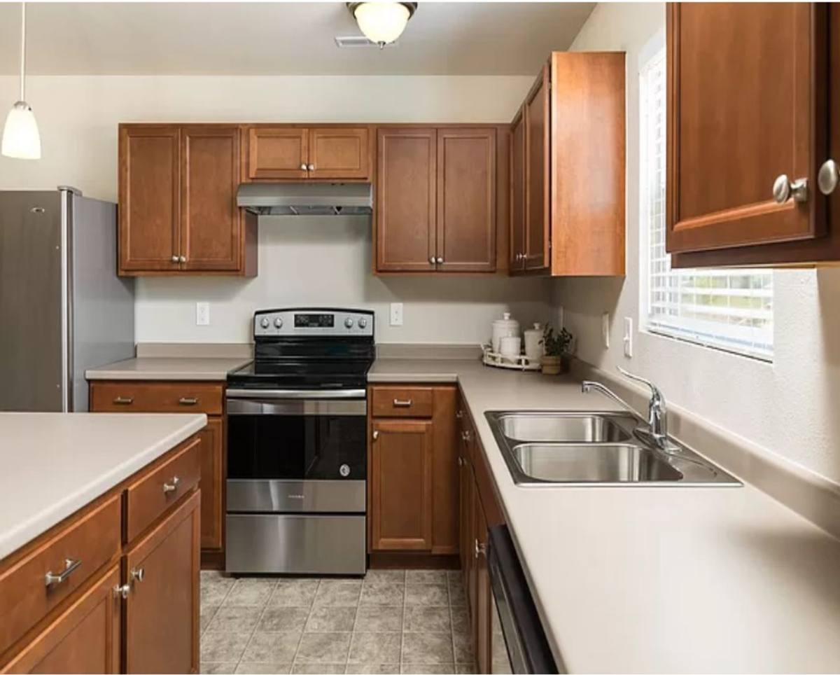 House for rent at 334 Saddlebrook Dr, Linden, MI 48451