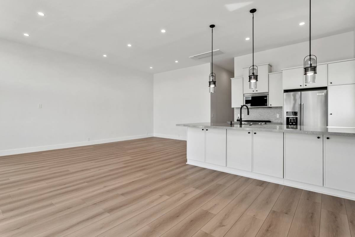 Apartment for rent at 913 W Balboa Blvd, Newport Beach, CA 92661