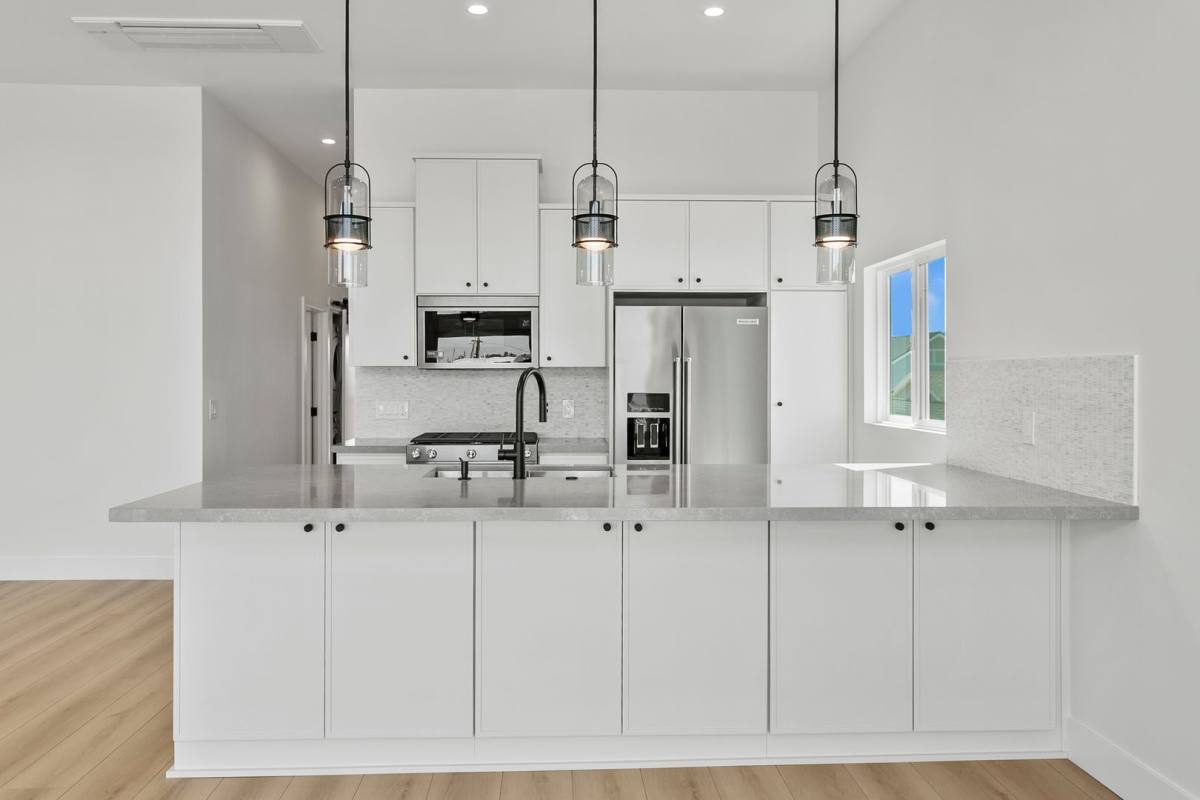 Apartment for rent at 913 W Balboa Blvd, Newport Beach, CA 92661