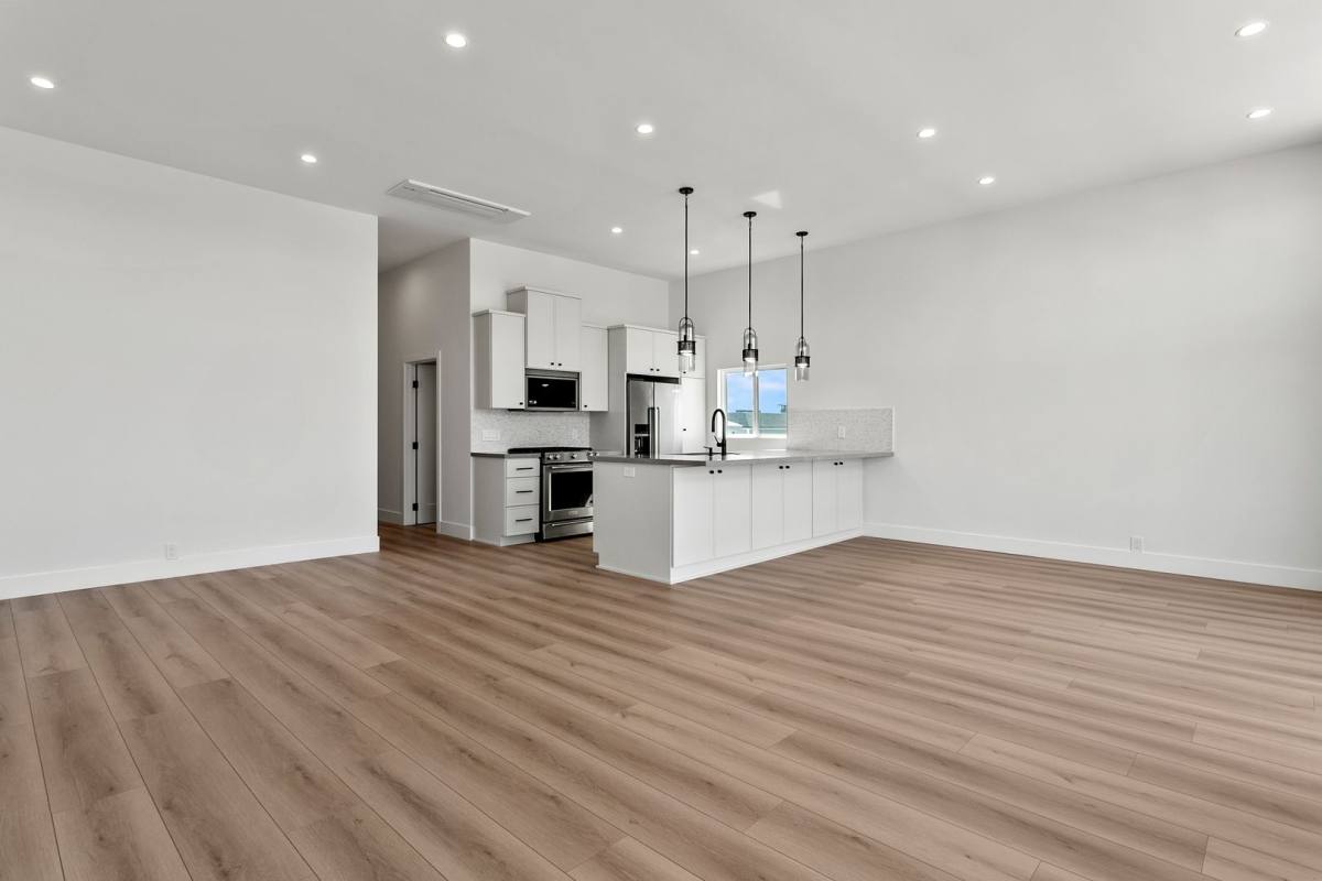 Apartment for rent at 913 W Balboa Blvd, Newport Beach, CA 92661