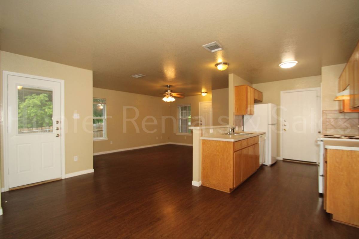 Townhouse for rent at 930-B Ramblewood St, Harker Heights, TX 76548