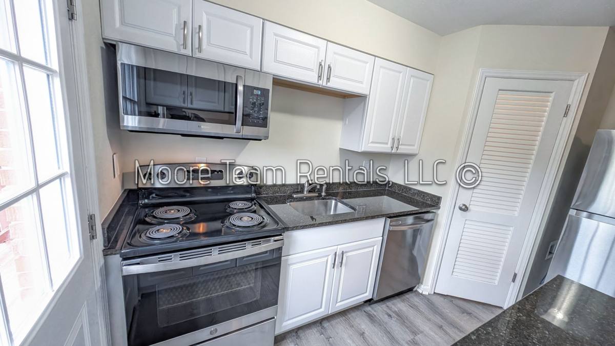 Apartment for rent at 420 Sixth Ave W, Hendersonville, NC 28739