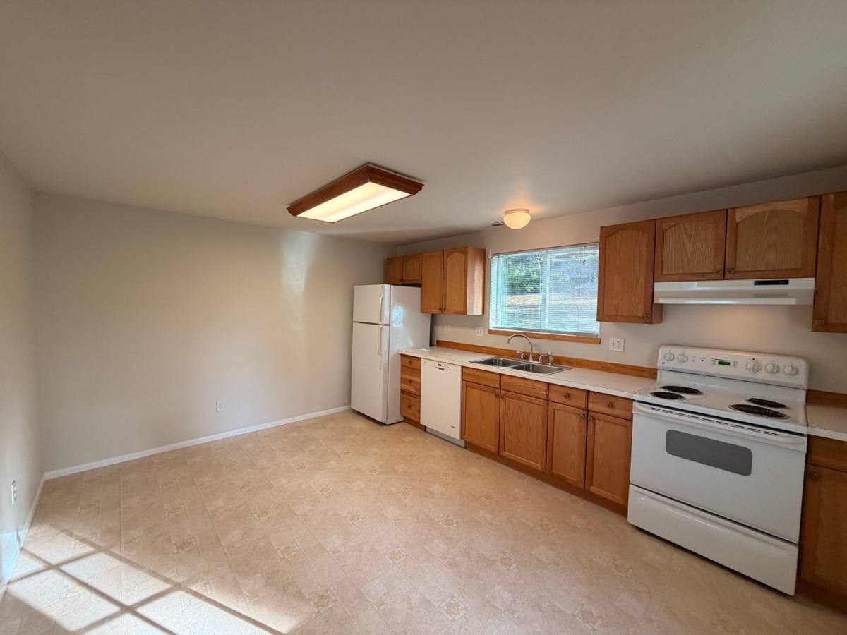 Apartment for rent at 442 - 488 Willow Creek Lane, Sutherlin, OR 97479