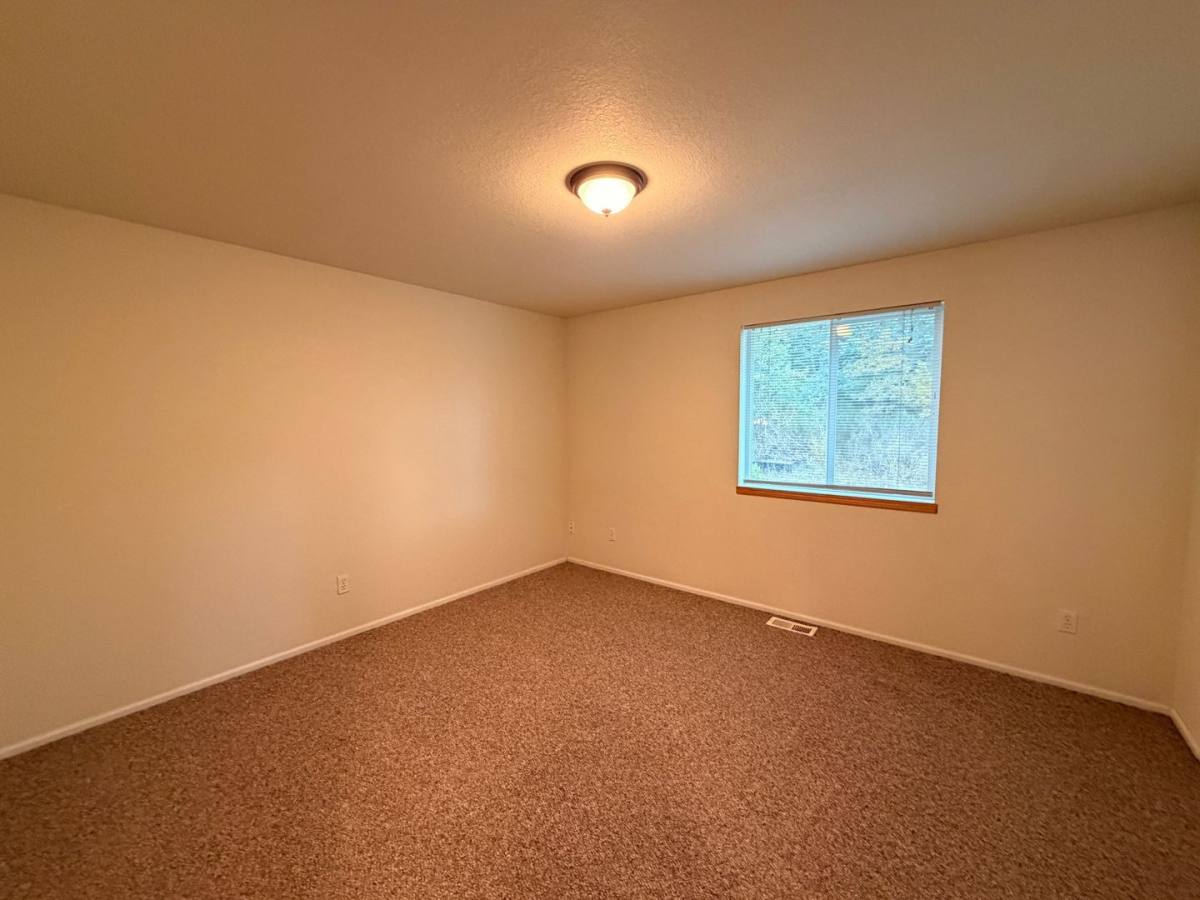 Apartment for rent at 442 - 488 Willow Creek Lane, Sutherlin, OR 97479