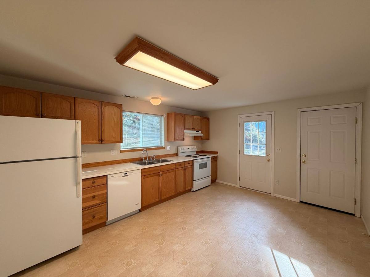 Apartment for rent at 442 - 488 Willow Creek Lane, Sutherlin, OR 97479