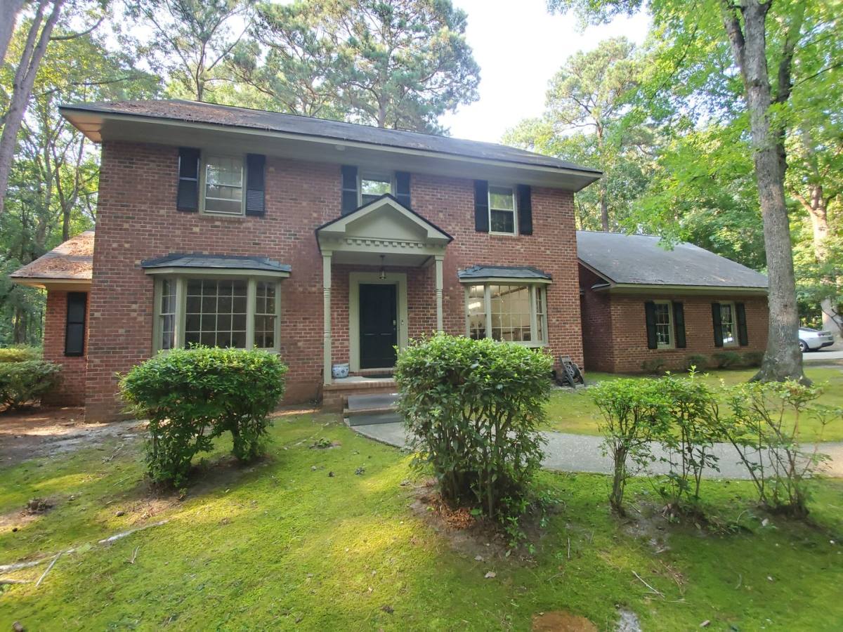 House for rent at 225 Woodglen Dr, Fayetteville, NC 28314