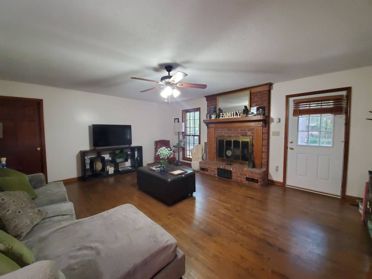 House for rent at 225 Woodglen Dr, Fayetteville, NC 28314